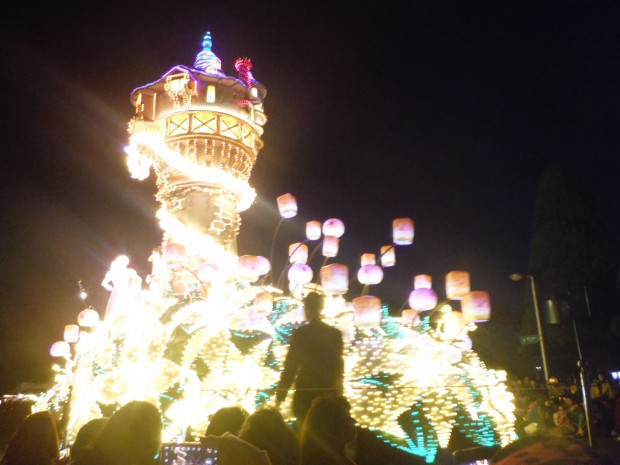 Carro di "Rapunzel" alla Tokyo Disneyland Electrical Parade.