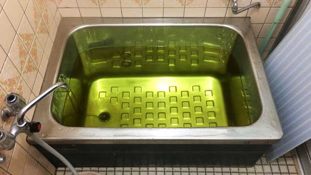 Un o-furo, vasca da bagno giapponese.