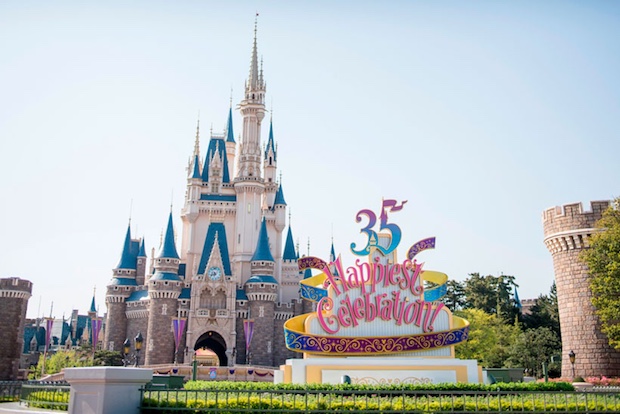 Celebrazioni per il 35ennale di Tokyo Disneyland.