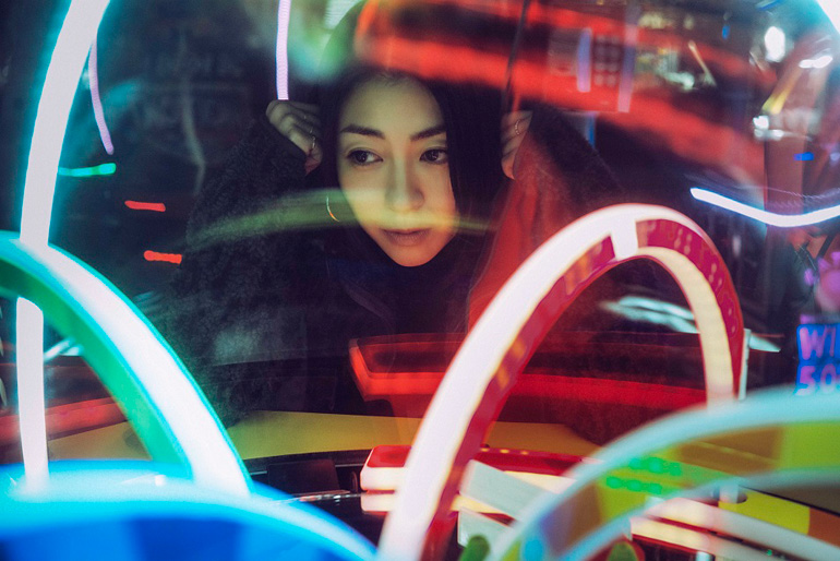 Foto promozionale di Hikaru Utada per la canzone "One Last Kiss".